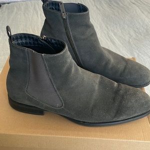 Shoes for man good condition size 11 gently worn. It’s a good everyday shoe.